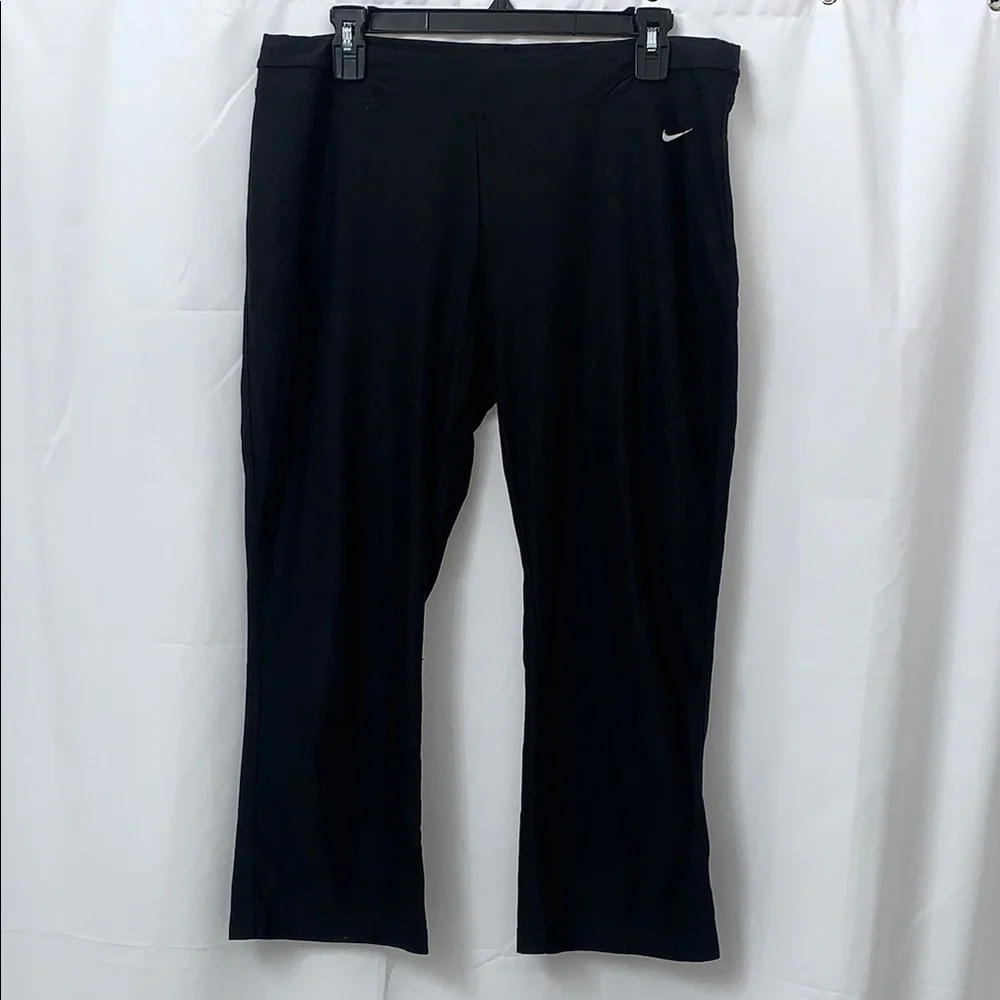 Women’s Nike Dri-Fit Black Cropped Pants Size Large GUC - Picture 1 of 6